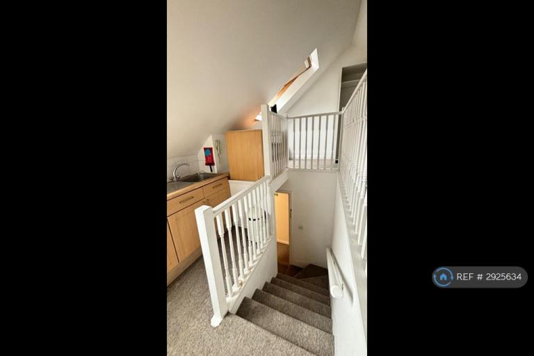 Studio flat in The Grove, London, N3 (#2925634)