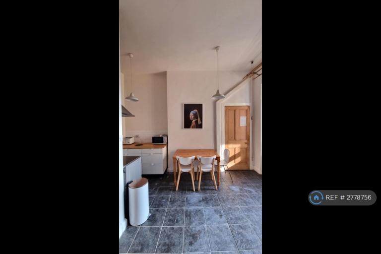 1 bedroom flat in Pirrie Street, Edinburgh, EH6 (1 bed) (#2778756)