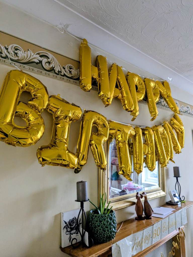 Gold 'Happy Birthday' Foil Balloons