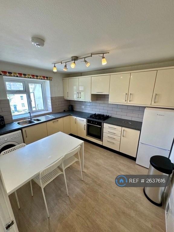 3 bedroom flat in St. Matthews Close, Exeter, EX1 (3 bed) (#2637616)