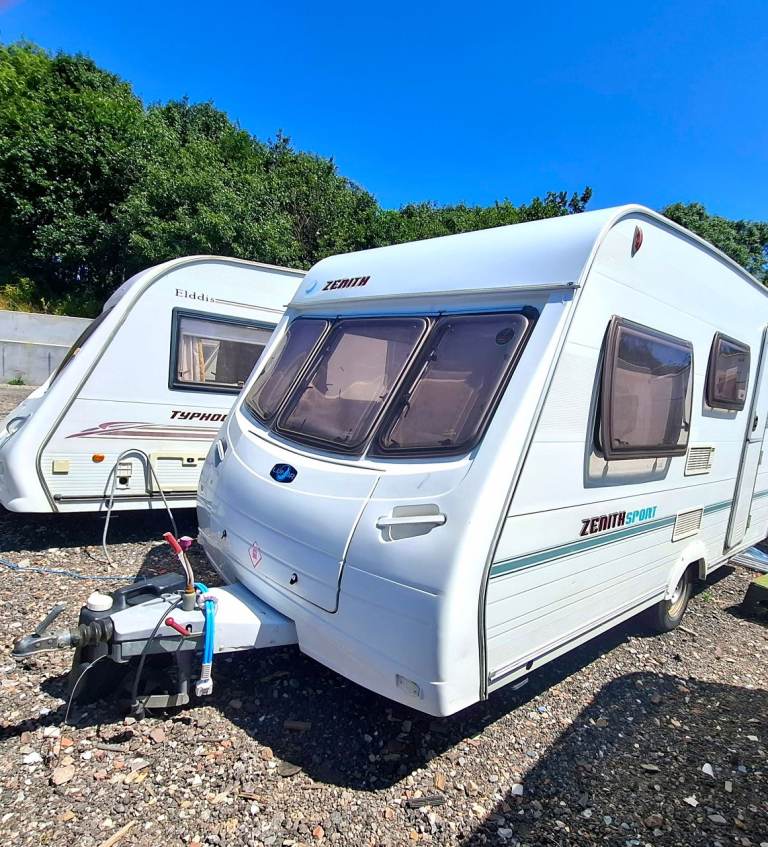 Lighweight 4 berth Lunar Zenith caravan 2004 year