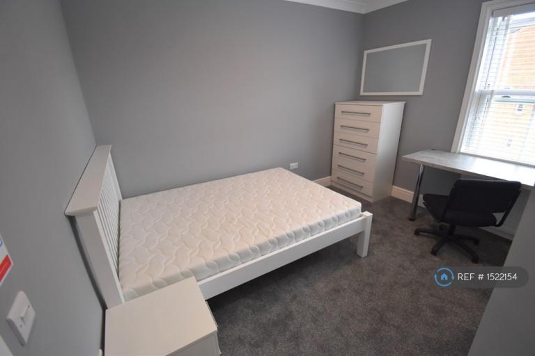 2 bedroom flat in Addington Road, Reading, RG1 (2 bed) (#1522154)