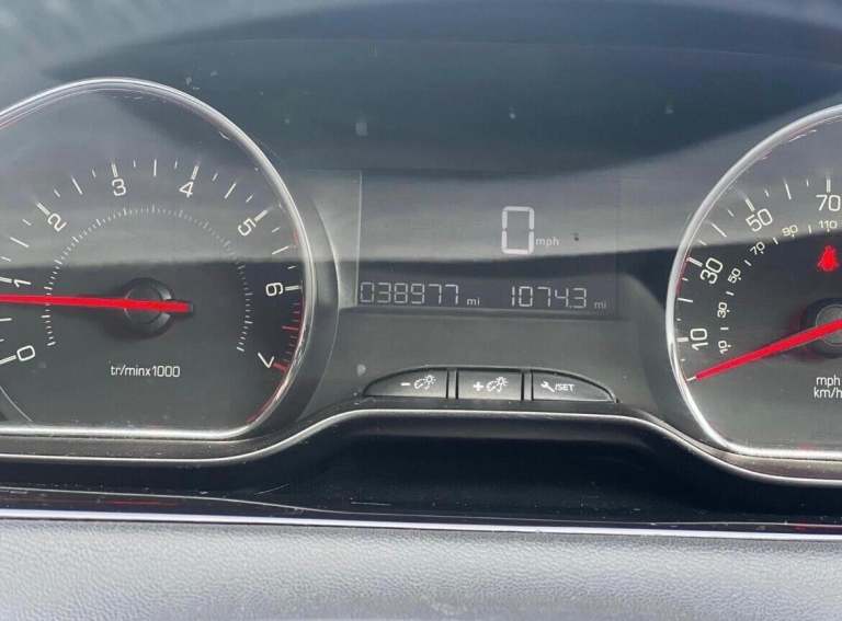 2014 Peugeot 208 1.2 VTi Style 3dr HATCHBACK PETROL Manual