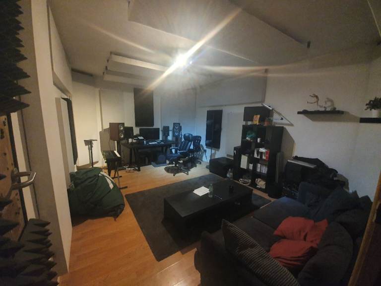 Soundproofed Music Production / Podcasting / Recording Studio In Mile End East London E14