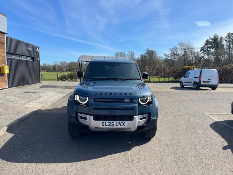 Land Rover Defender 90 2025