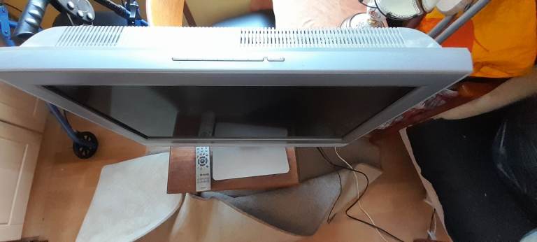 Toshiba Flat Screen TV – Silver, Good Condition with Remote