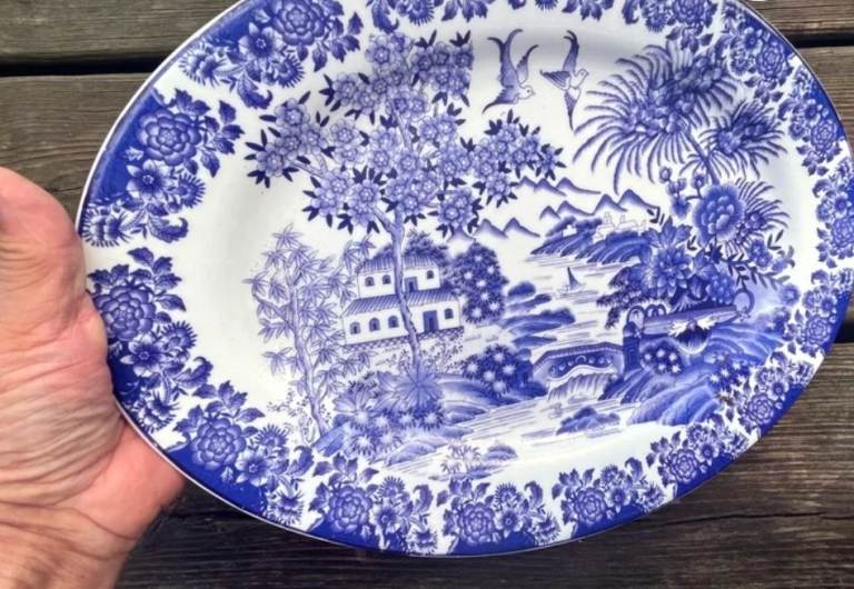 Vintage platter willow pattern 