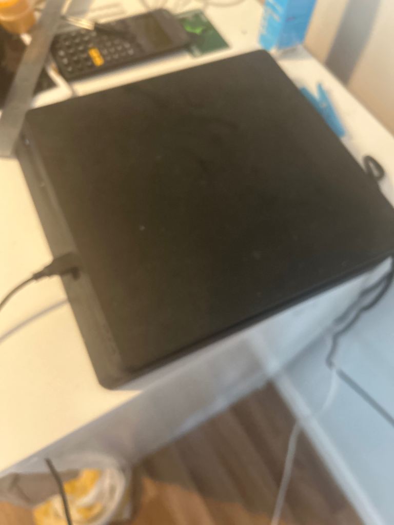 PS4 black 