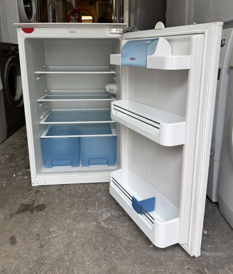 BOSCH UNDER COUNTER NICE JUST FRIDGE WITH WARRANTY   