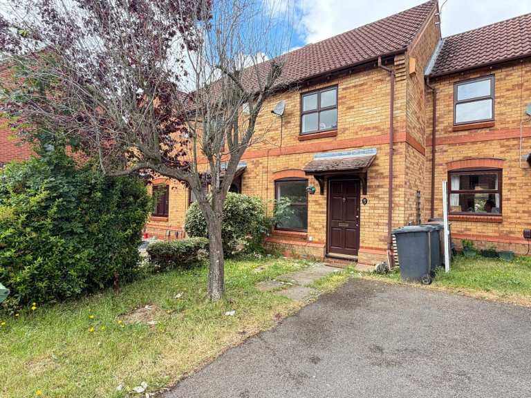 Lovely 2 Bedroom House for Rent in Bushmead Luton - Available Now