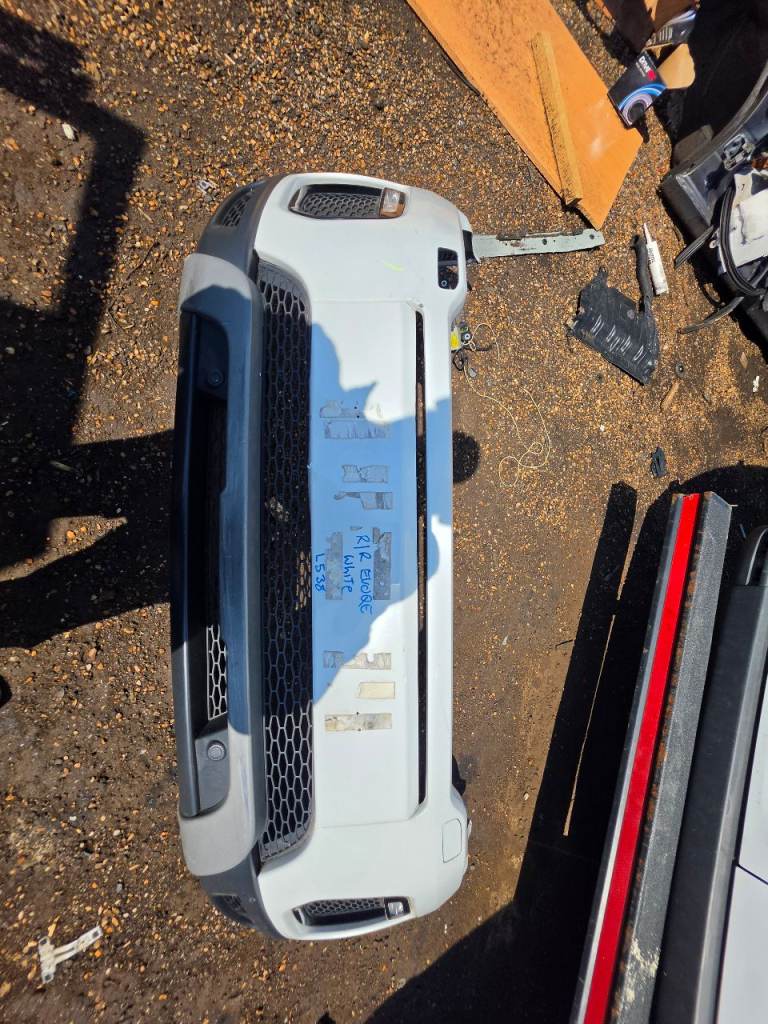 RANGE ROVER EVOQUE L538 FRONT BUMPER WHITE SENSORS BREAKING PARTS 