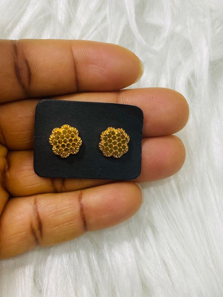 Beautiful stud earrings 2