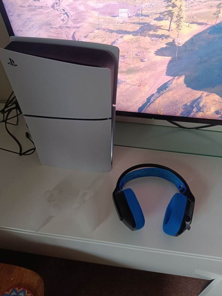 4 week old PS5 digital slimline 