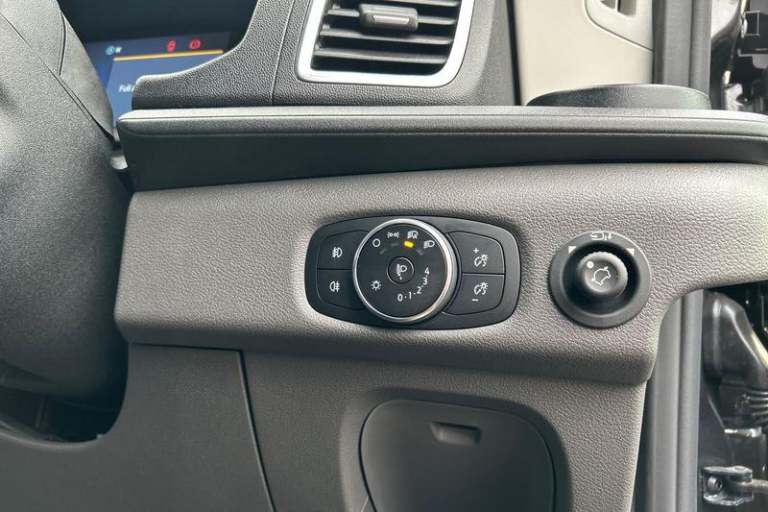 2025 Ford Transit 460 Limited AUTO L4 H3 ELWB High Roof 17 Seat Minibus RWD 2.0 EcoBlue 165ps Min...