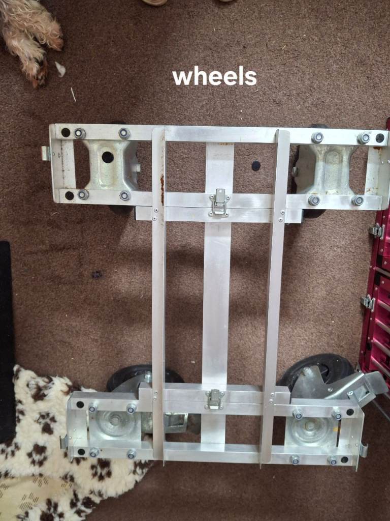 Titan show Trolley 4 berth   for toy dogs 