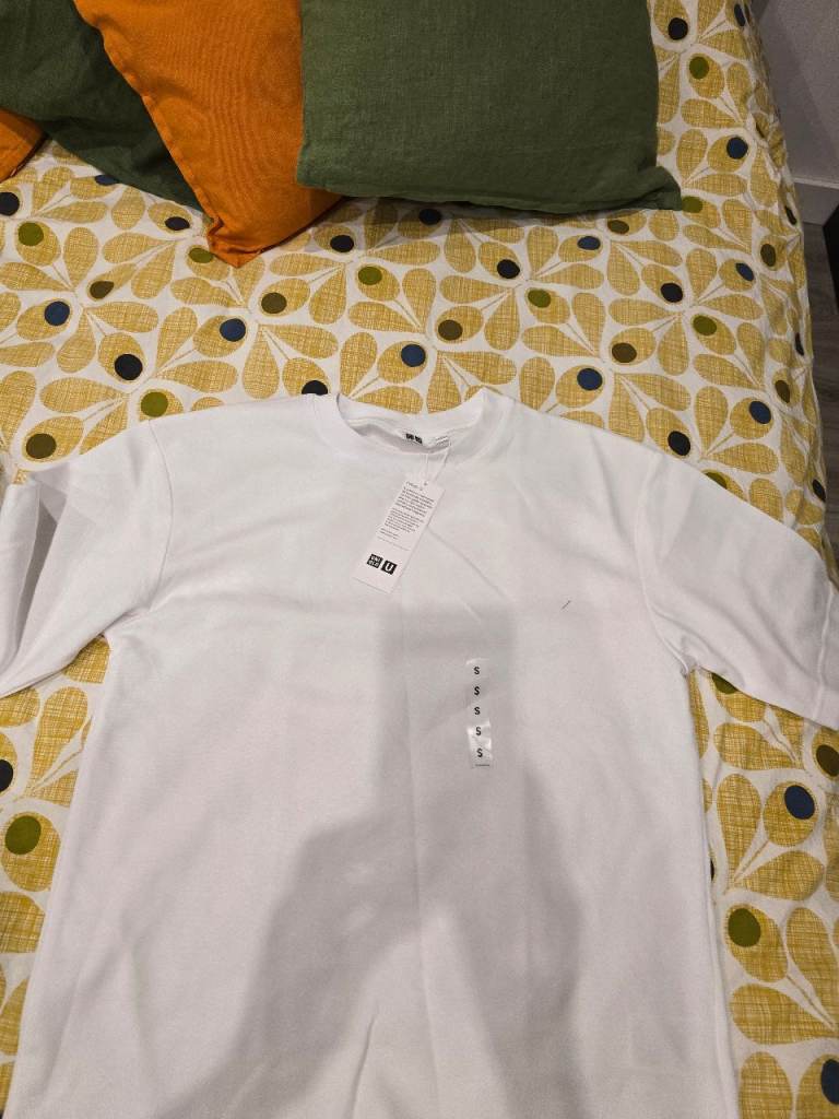 Uniqlo U tshirt