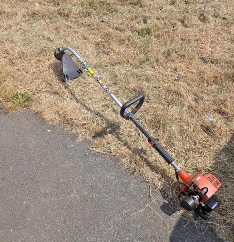 Petrol strimmer 