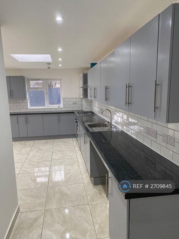 3 bedroom house in Roseheath Road, Hounslow, TW4 (3 bed) (#2709845)