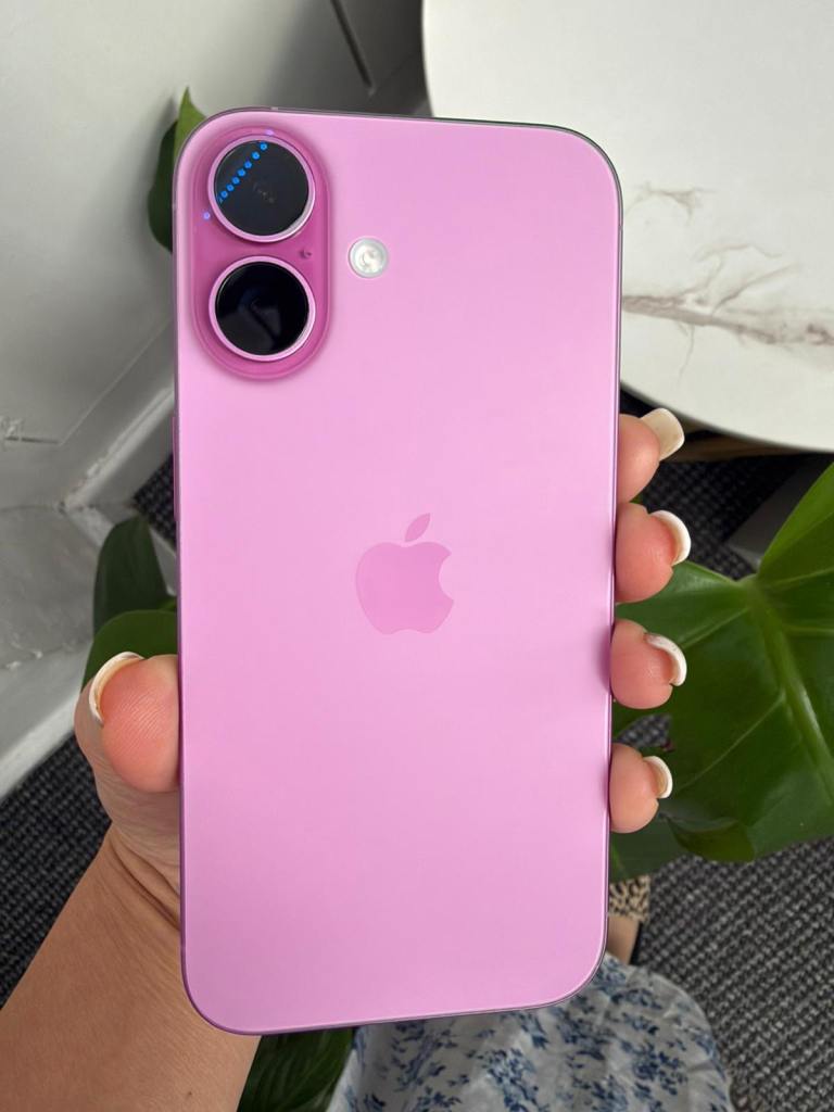 Apple iPhone (Pink) – Excellent Condition