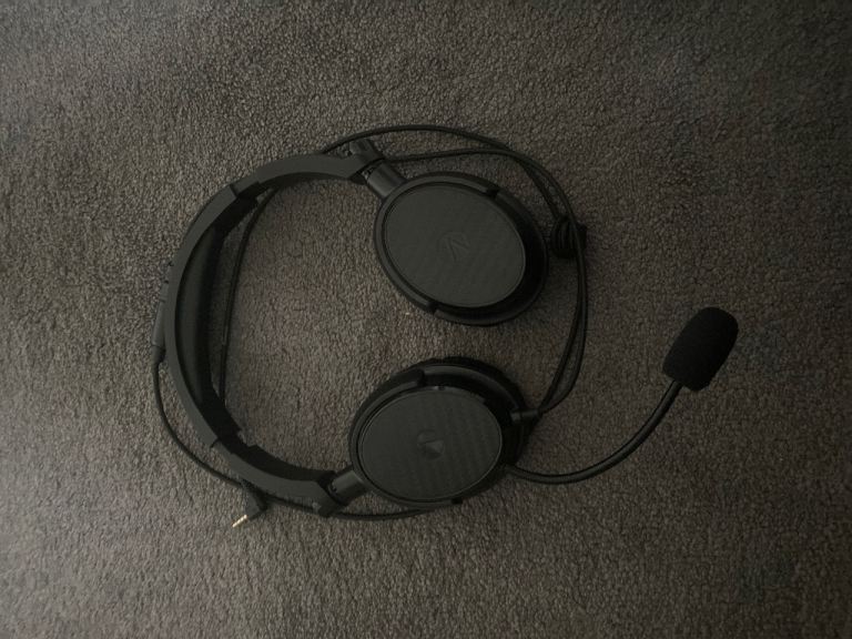 Black Wired Headset with Microphone – Good Condition