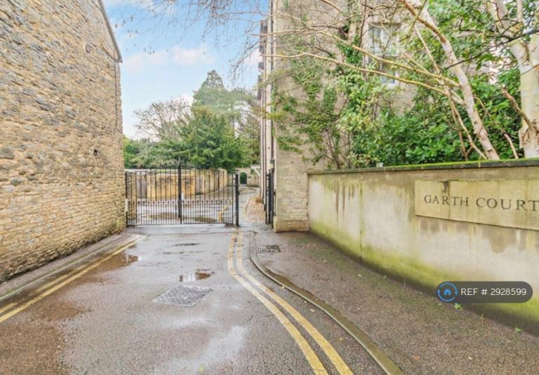 2 bedroom flat in London Road, Bicester, OX26 (2 bed) (#2928599)