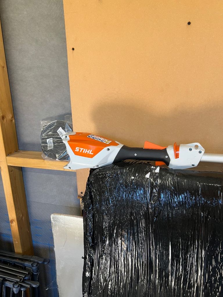 Stihl Long-Reach Hedge Trimmer – Powerful Garden Tool