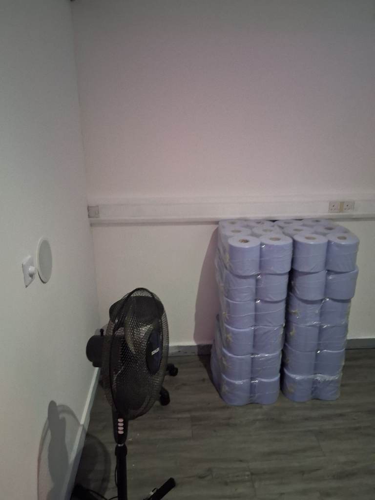 Small roon to rent £250pcm