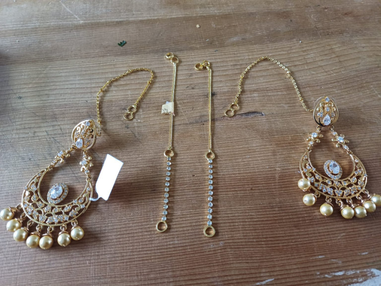 Artificial Fashion Jewellery - set of earrings with extensions 