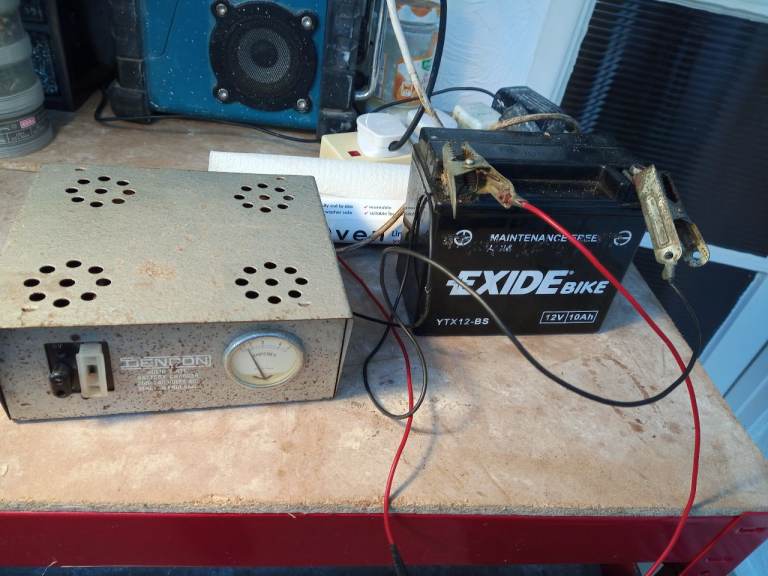 Battery Charger 6 / 12v 4A