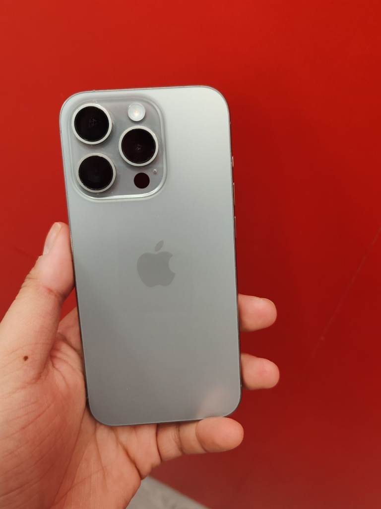 Like New Apple IPhone 15 Pro 1tb Natural Titanium Unlocked With Warranty