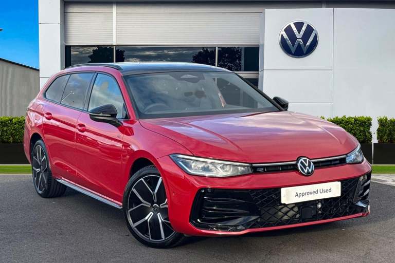 2025 Volkswagen Passat 1.5 TSI eHybrid R-Line 5dr DSG, TOW BAR, R-LINE SIGNATURE PACK Estate PETR...