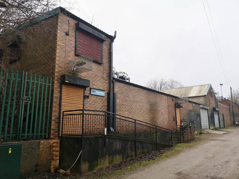 2300 Sq ft Light Industrial commercial Unit to Let in Stalybridge Cheshire.