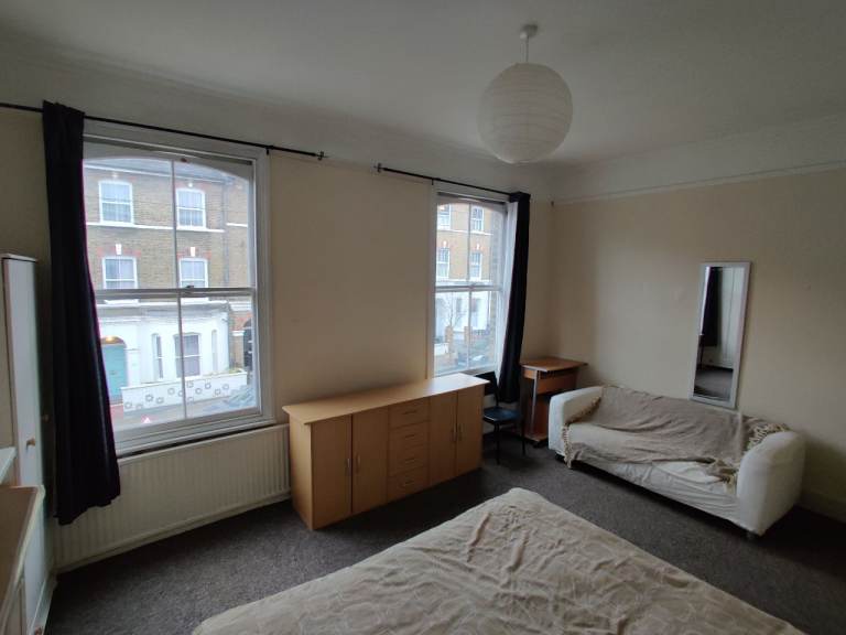 Professional female looking for a housemate  