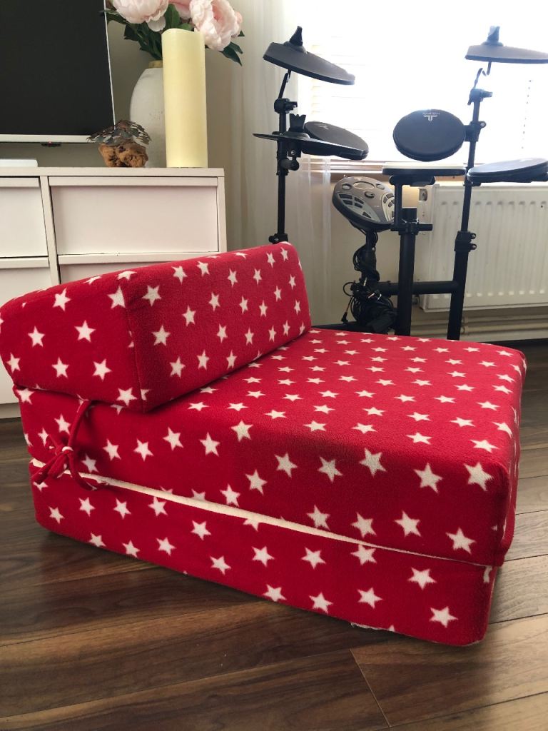 Deluxe Fold Out Foam Guest Futon Z Bed Chair - Ideal For Kids Sleep Overs [Red with White Stars]