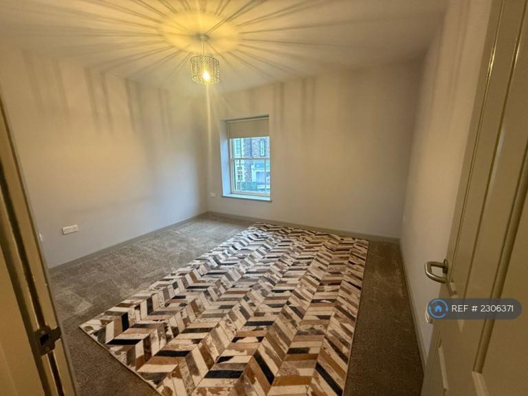 2 bedroom flat in Goldcroft Common, Caerleon, Newport, NP18 (2 bed) (#2306371)