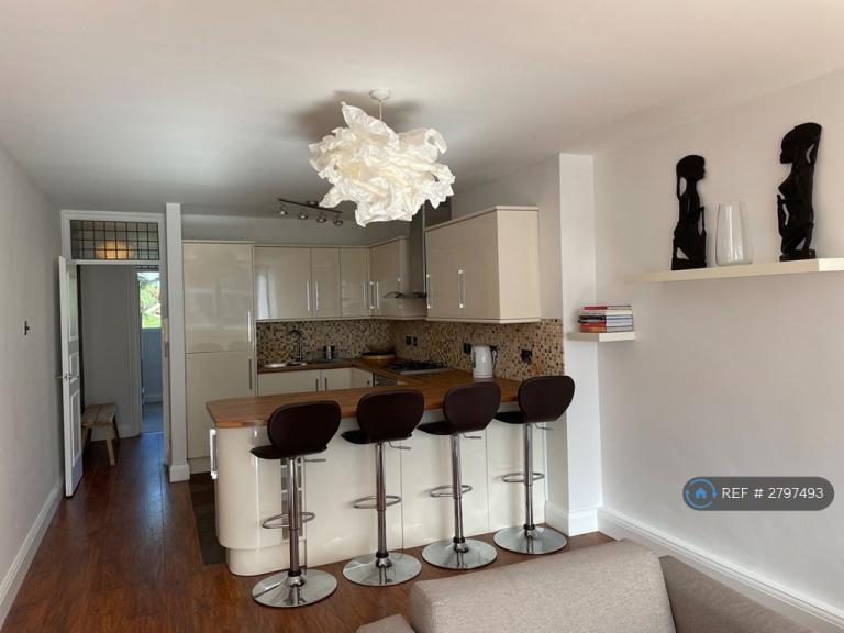 2 bedroom flat in Southfields, London, SW19 (2 bed) (#2797493)