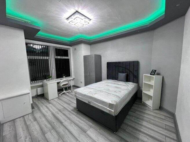 STUDENT ROOM AVAILABLE- MANCHESTER VICTORIA PARK