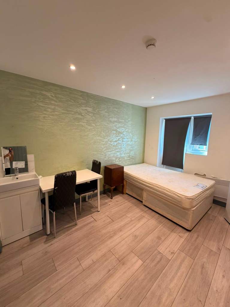 Studio Room Available – Wheatley Crescent, Hayes, UB3 