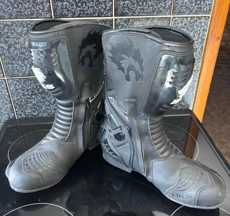 Motorcycle boits great cond 10 
