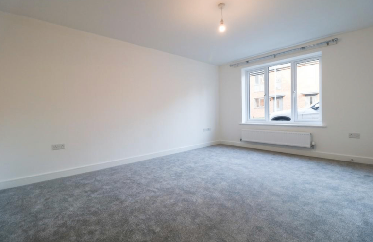 FURNISHED 4 BED SEMI-DETACHED HOUSE | BILLS INCLUDED | AVAILABLE FEB