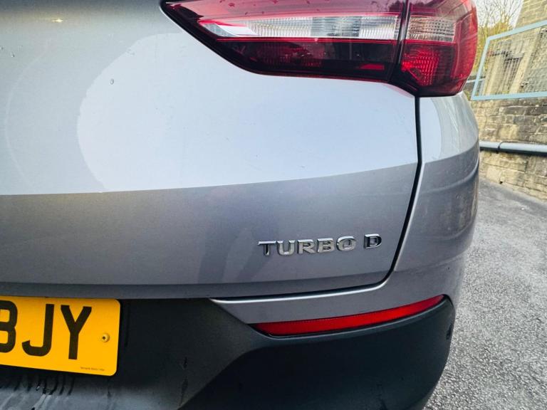 2019 Vauxhall Grandland X 1.5 Turbo D Tech Line Nav 5dr HATCHBACK DIESEL Manual