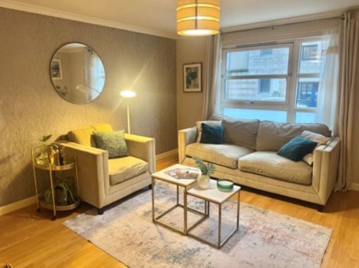 2 Bed Furnished City Centre Flat – Private Parking + Residents Leisure Centre – £925