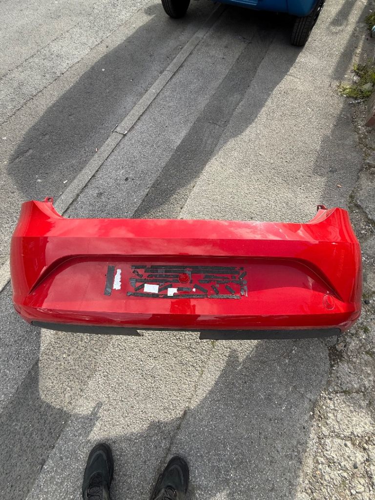 Seat Leon 1.6 tdi red rear bumper 