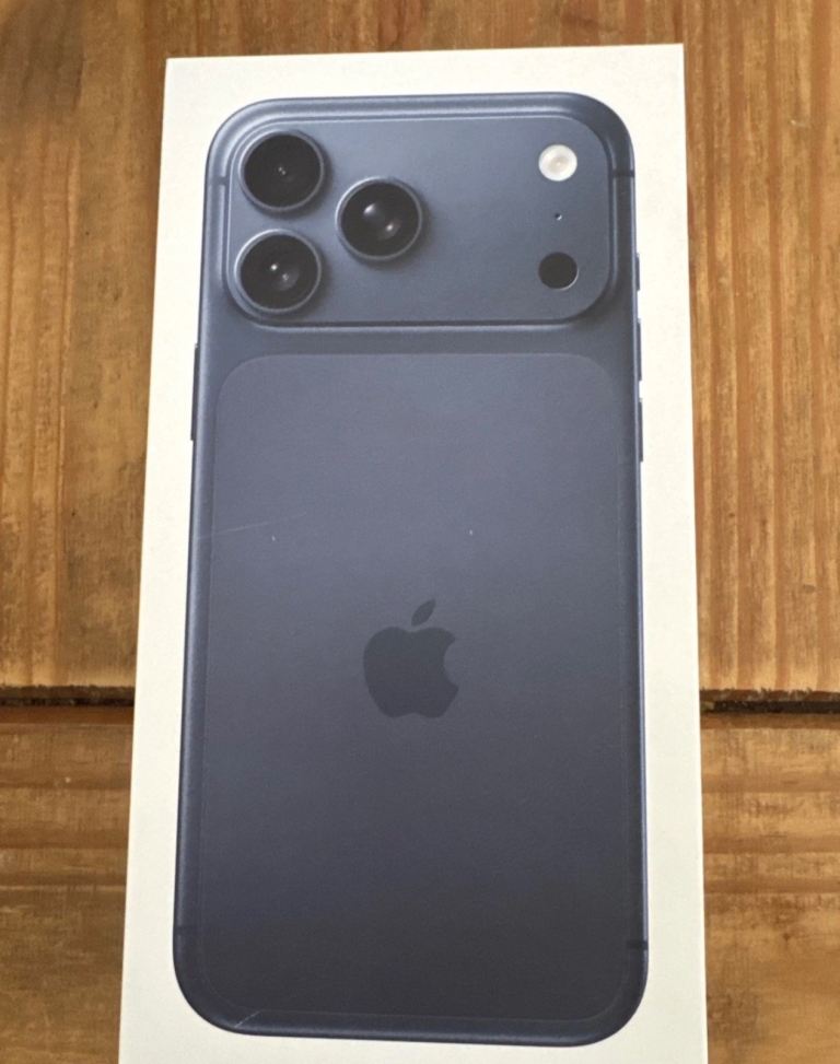 iPhone 17 Pro Max 256GB Deep Blue, Sealed