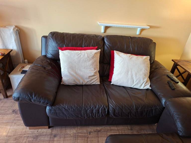 Leather 2 seater setee