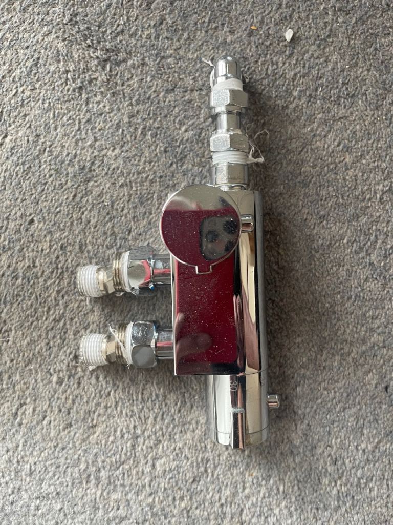 Thermostatic toilet douche valve