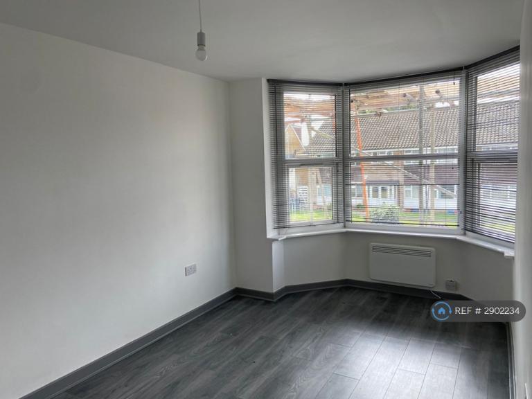 1 bedroom in Wellington Road South, Hounslow, TW4 (#2902234)