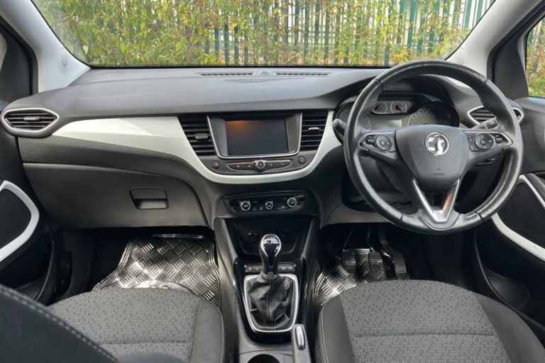 2021 Vauxhall Crossland 1.2i (83 PS) Griffin 5 Door Petrol SUV *** 1 Private Owner from New ***  ...