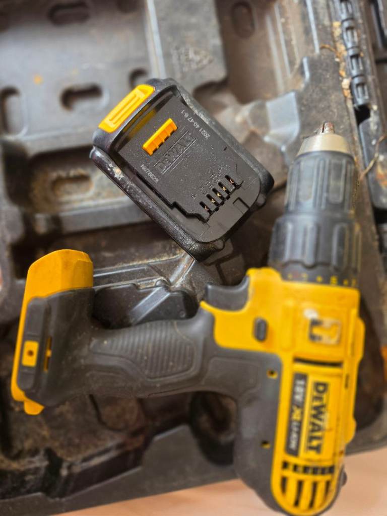 Dewalt 18V Cordless Drill with Battery