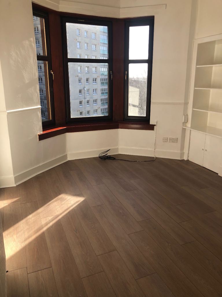 BEAUTIFUL LARGE 3 BEDROOM FLAT CLYDEBANK 